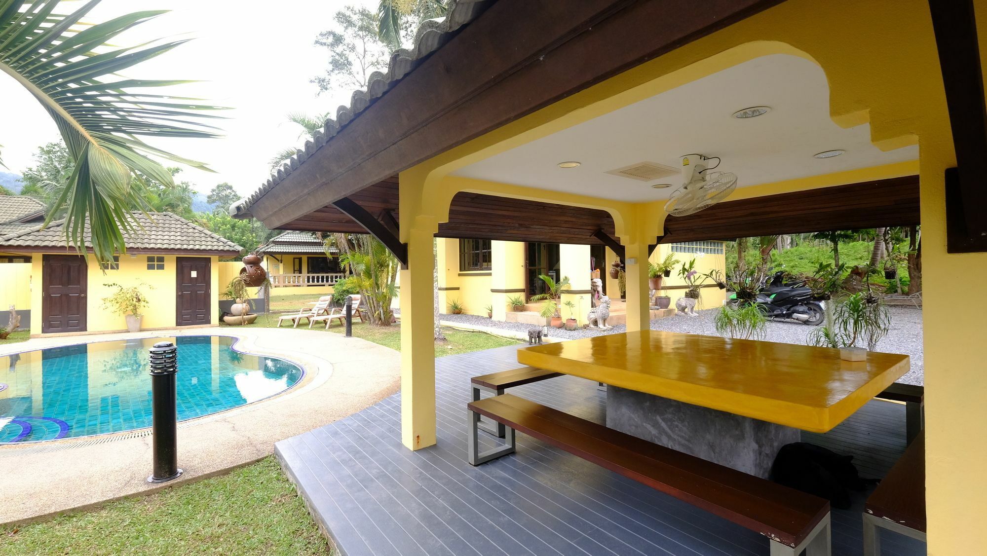 Marilyns Residential Resort Maret Exterior photo