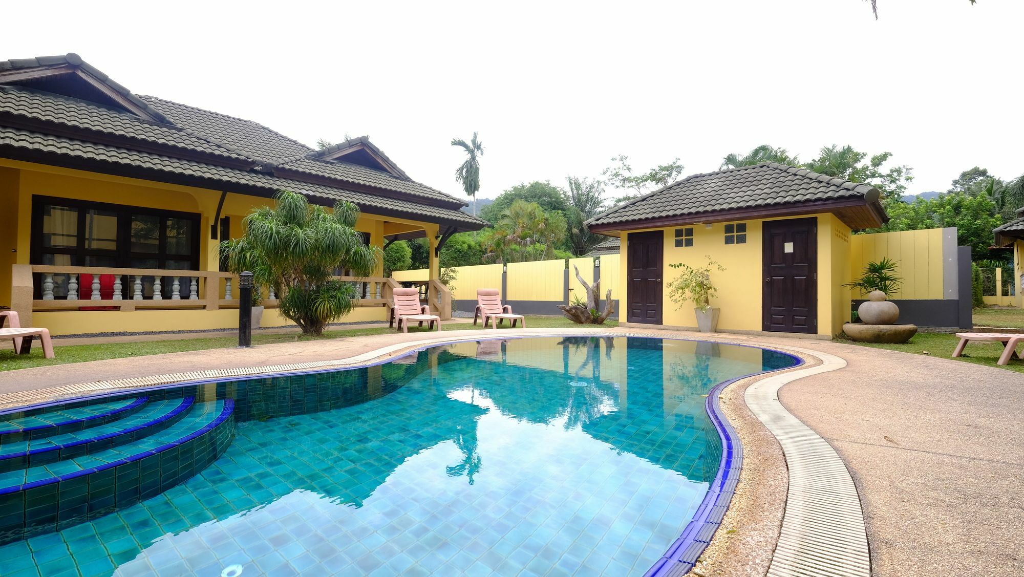 Marilyns Residential Resort Maret Exterior photo